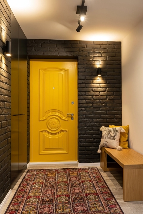 Дверь с желтой панелью МДФ