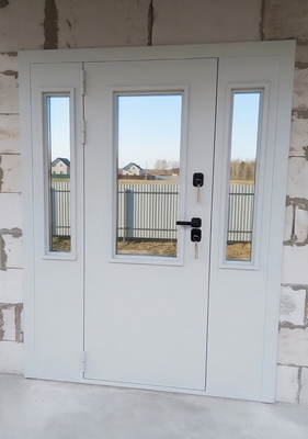 Нестандартная дверь со стёклами Нестандартная дверь со стёклами